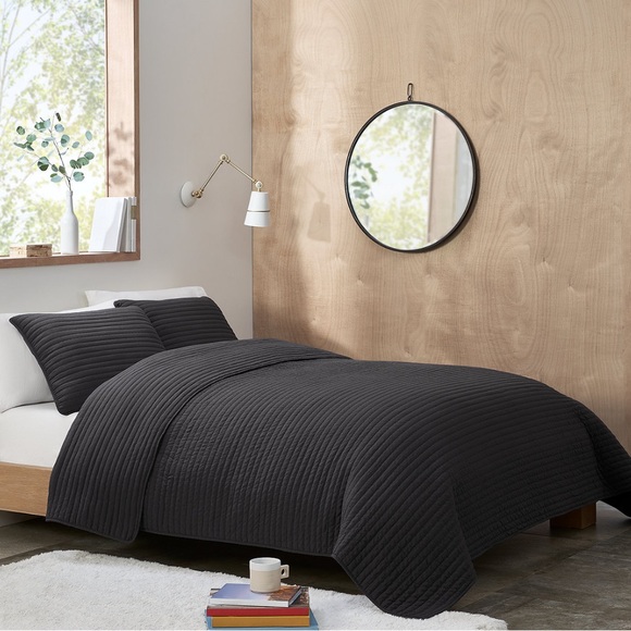 UGG Devon Quilt Set. Channel stitch quilting pattern. Charcoal. Queen - Picture 2 of 7